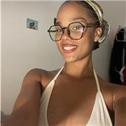 Étudiante souhaitant donner des cours de maths , français et anglais aux élèves de primaire. Située en Guadeloupe aux Abymes.
